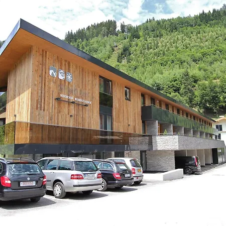 Luxury Apartment With Balcony And Access To Sauna Neukirchen am Großvenediger