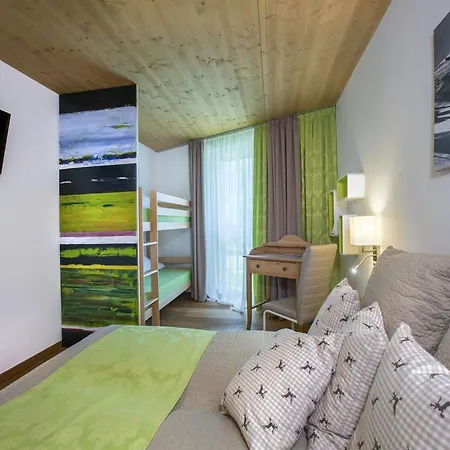 Luxury Apartment With Balcony And Access To Sauna Neukirchen am Großvenediger