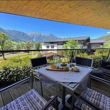 Luxury Apartment With Balcony And Access To Sauna * Neukirchen am Großvenediger