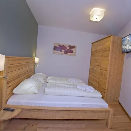Luxury Apartment With Balcony And Access To Sauna * Neukirchen am Großvenediger