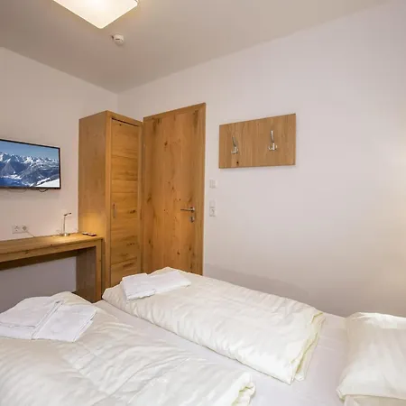 Luxury Apartment With Balcony And Access To Sauna Lejlighed Neukirchen am Großvenediger