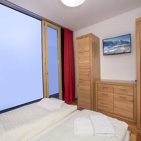 Luxury Apartment With Balcony And Access To Sauna * Neukirchen am Großvenediger